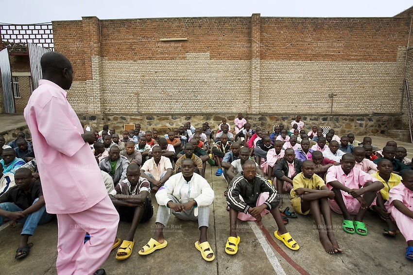 worst prisons in the world, carandiru penitentiary, worst prison in the world, pelican bay famous inmates, carandiru penitentiary, worst prison, the worst prison in the world, worst prisons, petak prison, gitarama prison