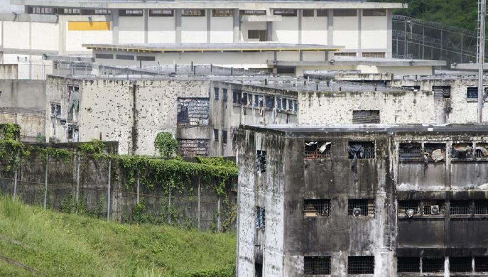 worst prisons in the world, carandiru penitentiary, worst prison in the world, pelican bay famous inmates, carandiru penitentiary, worst prison, the worst prison in the world, worst prisons, petak prison, gitarama prison